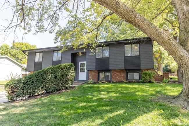 Photo - 6605 S 135th St House