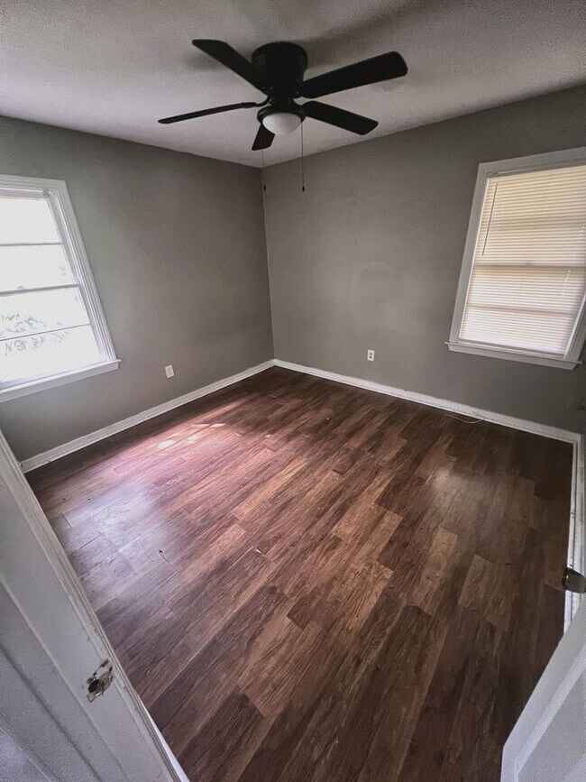 Foto del edificio - 3-Bedroom Home with Carport in Northeast Jackson