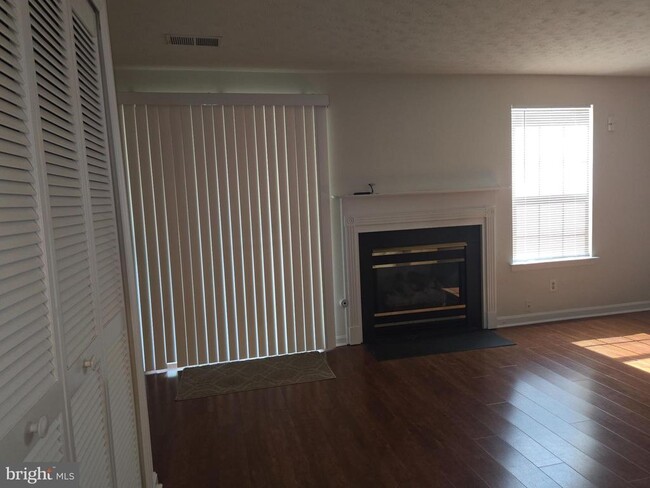 Foto del edificio - 206 Park Brook Ct