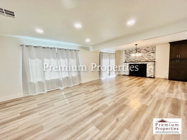 Building Photo - Beautifully Updated 3BD/2BA Single-Story H...