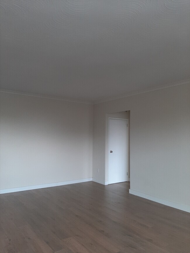 Building Photo - Venetian Towers