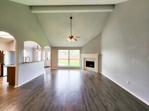 Building Photo - 11902 White Water Bay Dr