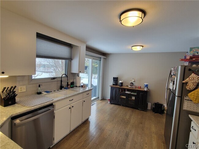 Foto del edificio - 6319 Danbury Dr