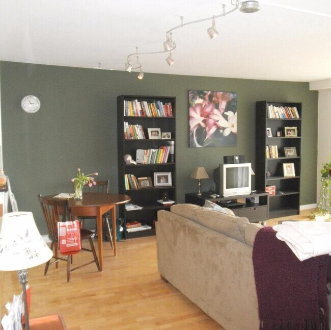 Foto del edificio - 2401 Pennsylvania Ave