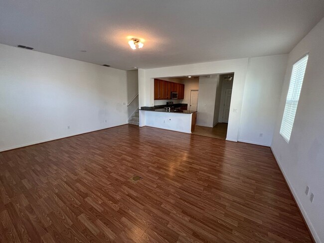 Building Photo - 2 BEDROOM TOWNHOUSE WITH LOFT AND PRIVATE ...