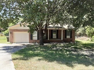 Building Photo - 870 Santiato Dr