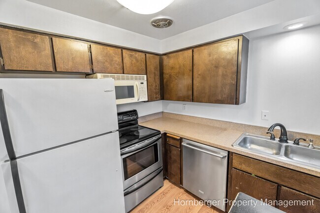Building Photo - 33 E Rockwell Ave