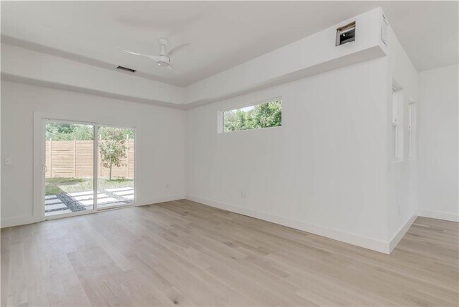 Building Photo - 4800 Vinson Dr