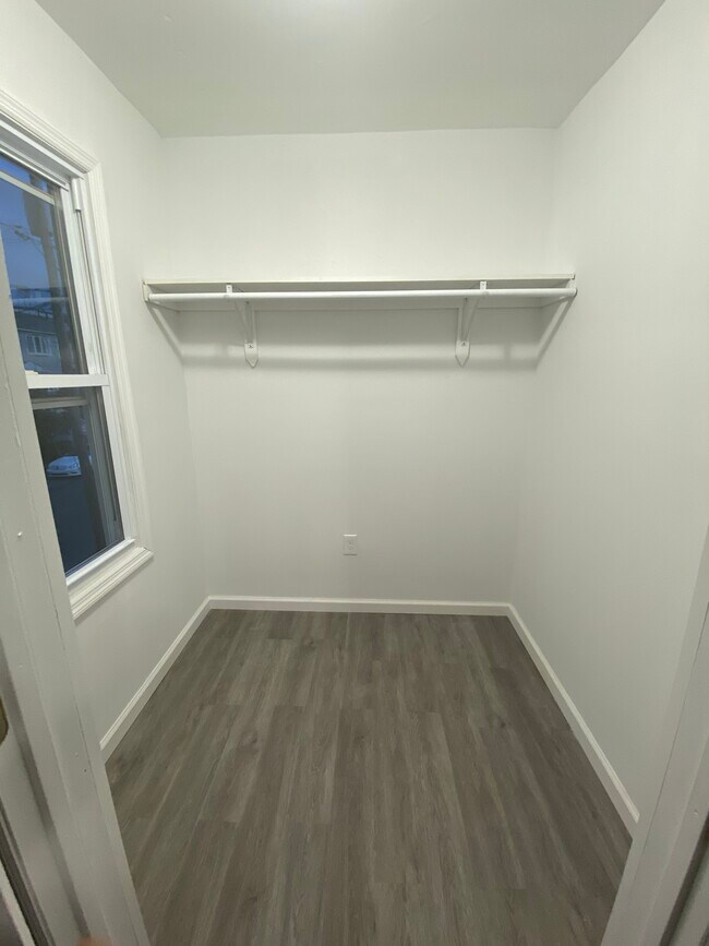 Building Photo - 48 Entwistle Ave