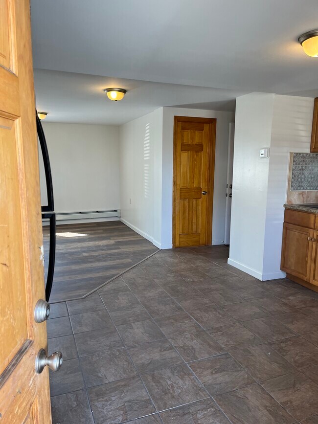Building Photo - 805 Rhoads Alley