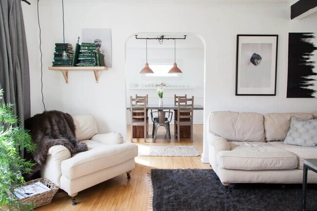 Living Room - looking to the DR (past tenant) - 3128 Polk St NE