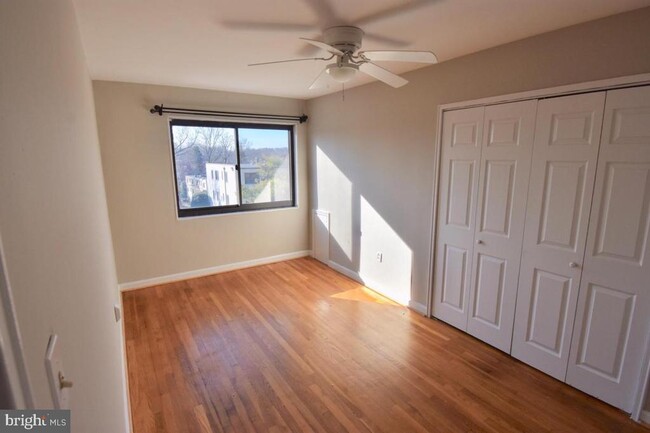 Foto del edificio - 2610 Tunlaw Rd NW