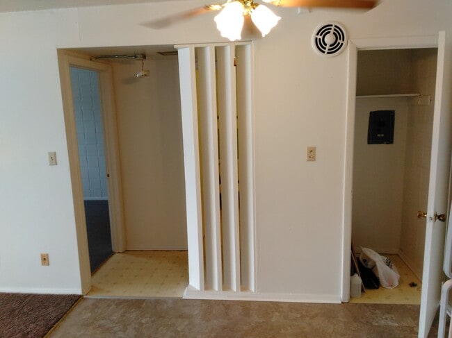 Building Photo - 9129 W National Ave