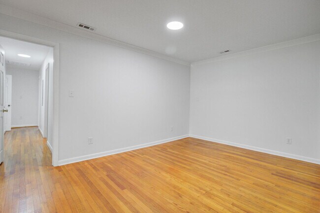 Foto del edificio - 816 E Estates Blvd
