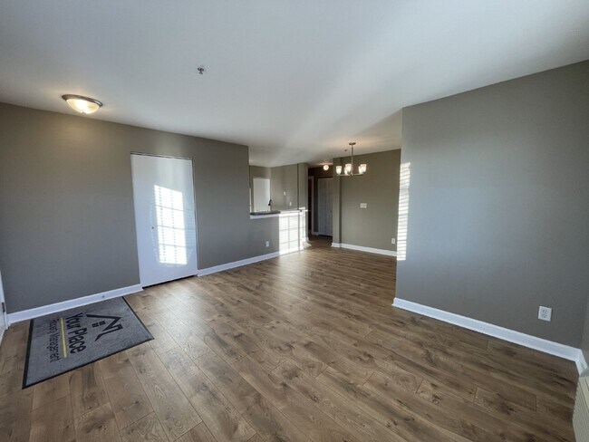 Foto del edificio - Spotless RANCH 2 Bed, 2 Bath Condo With 1 ...