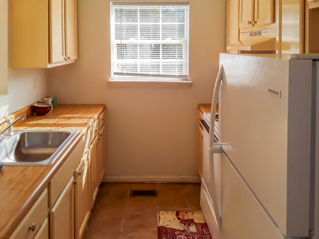 Building Photo - 460 Lancaster Ck Dr