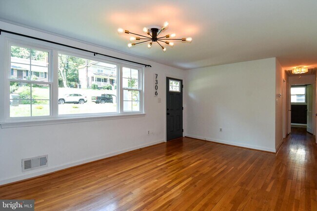 Building Photo - 7306 Woodley Pl