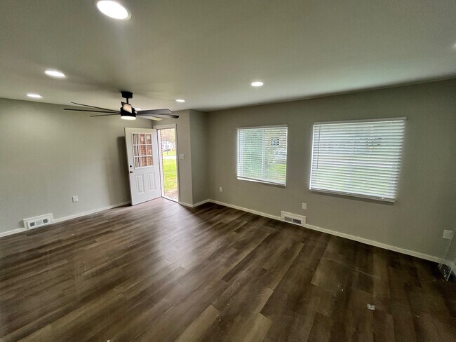Building Photo - 1204 Terrell Dr