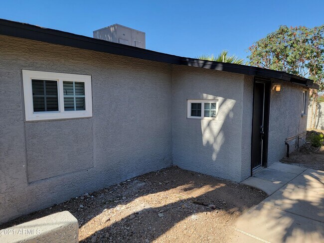 Building Photo - 5206 W Ocotillo Rd