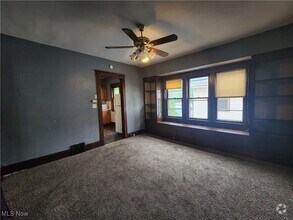 Building Photo - 11321 Parkview Ave
