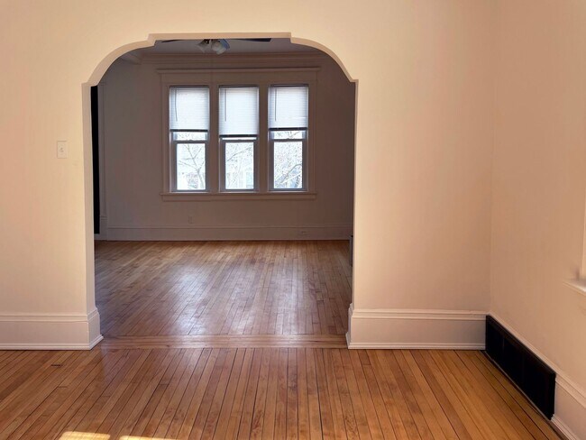 Foto del edificio - 2045 N Hubbard St
