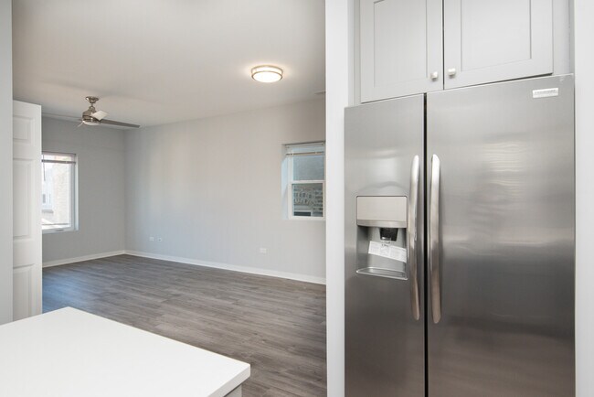 Foto del edificio - 1813 W Cermak Rd