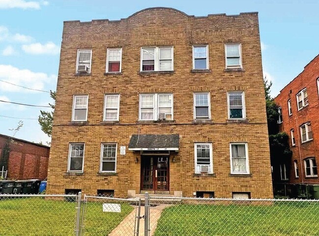Building Photo - 15-17-17 Kenneth St
