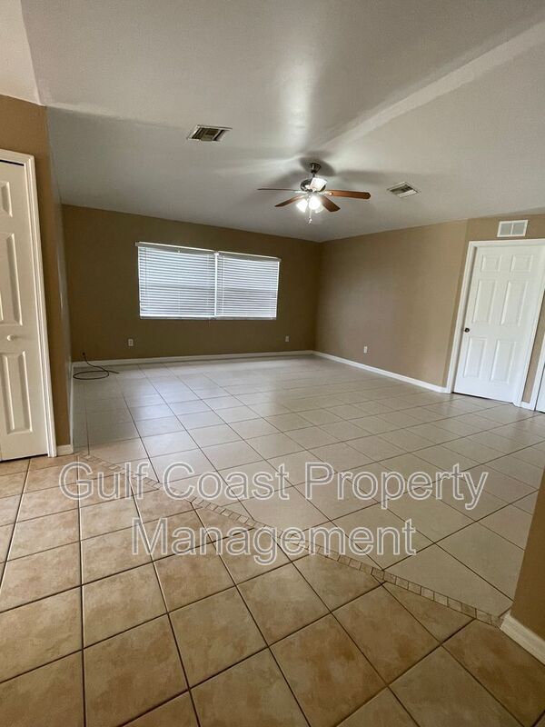 Foto del edificio - 1090 Jaguar Blvd