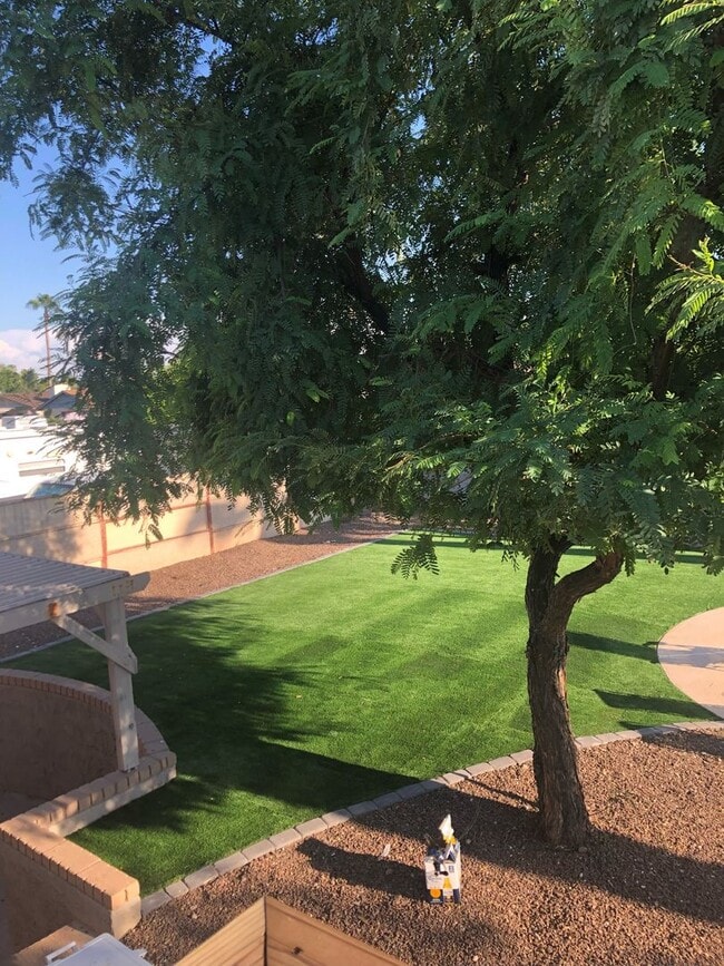 Foto del edificio - 4-Bedroom Tempe Home with Private Pool, Turf Yard & Garage Near ASU