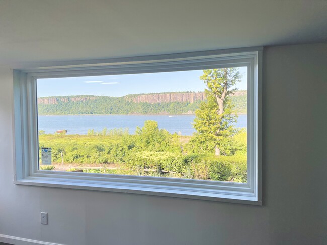 Iconic views - 395 Warburton Ave