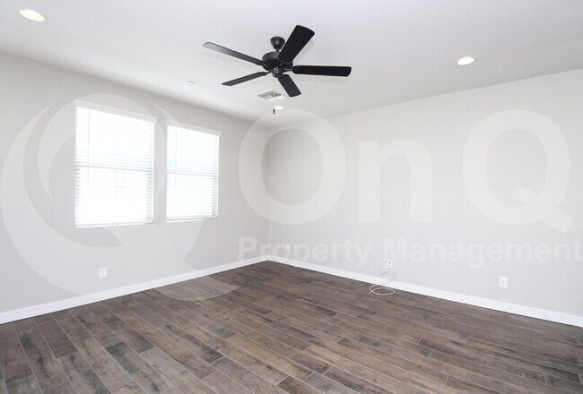 Building Photo - 1633 E Dogwood Ln