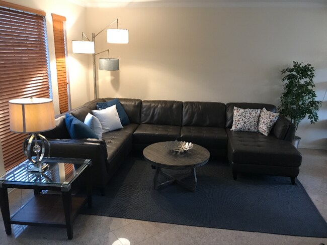 Foto del edificio - 1761 Meyerwood Ln S