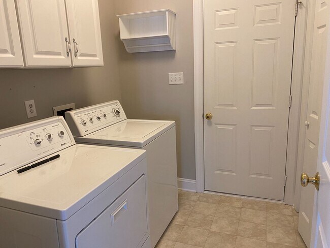 Building Photo - Spacious Waxhaw Home