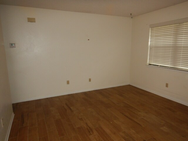 Foto del edificio - 2114 Hollyhill Rd