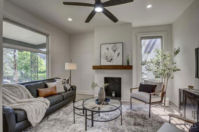 Foto del edificio - 871 Hutchins Ave