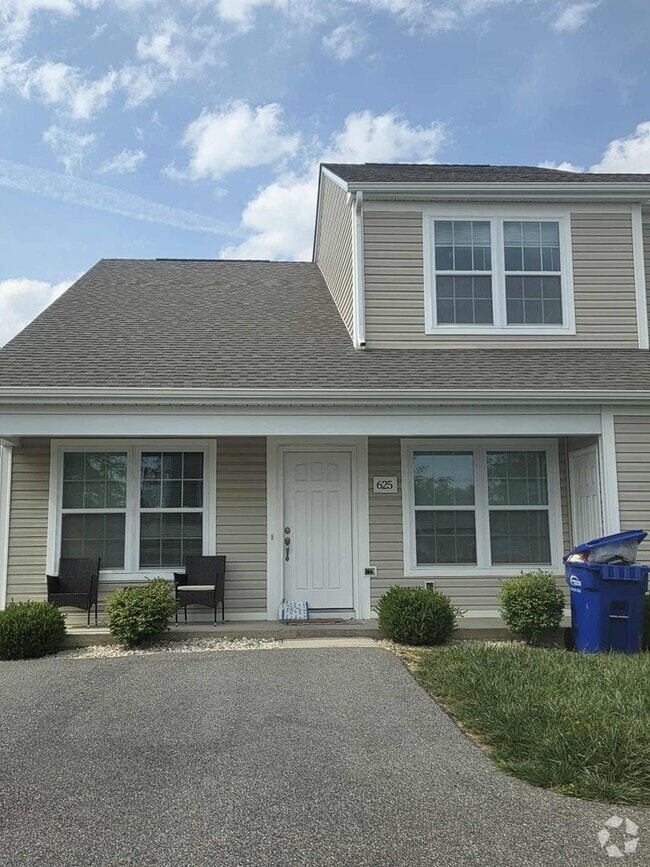 Building Photo - 625 Pin Oak Dr NW