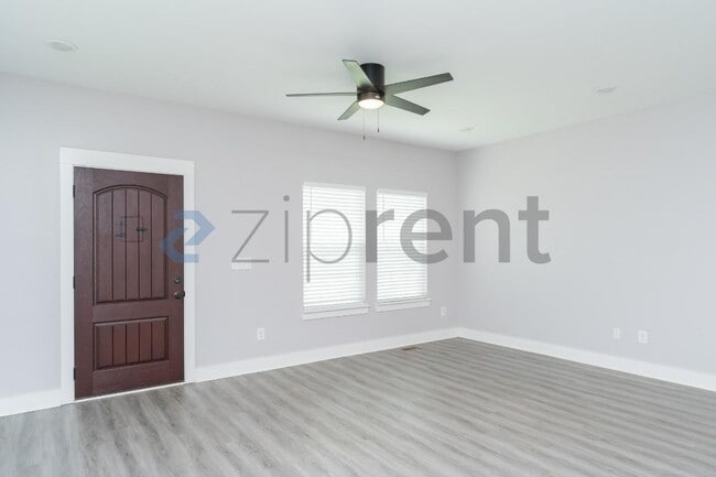 Building Photo - Unit 105