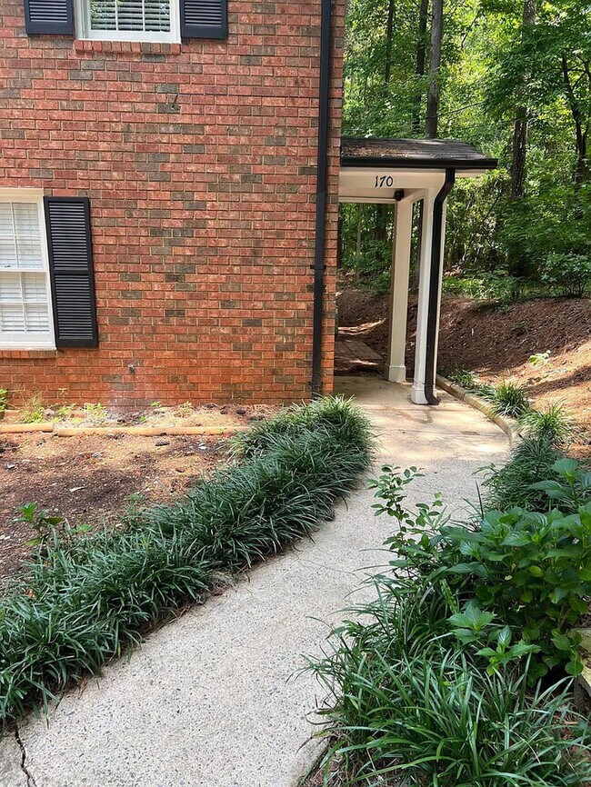 Building Photo - 170 Highland Park Dr