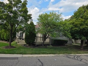 Building Photo - 649 Glasgow Ct