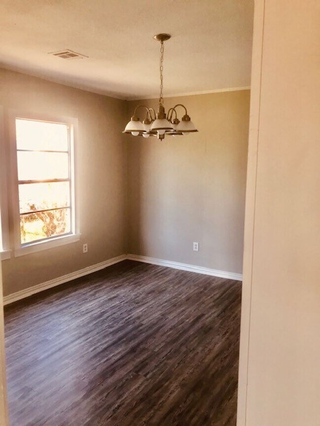 Foto del edificio - RECENTLY REMODELED 4 BEDROOM 2 BATH HOME I...