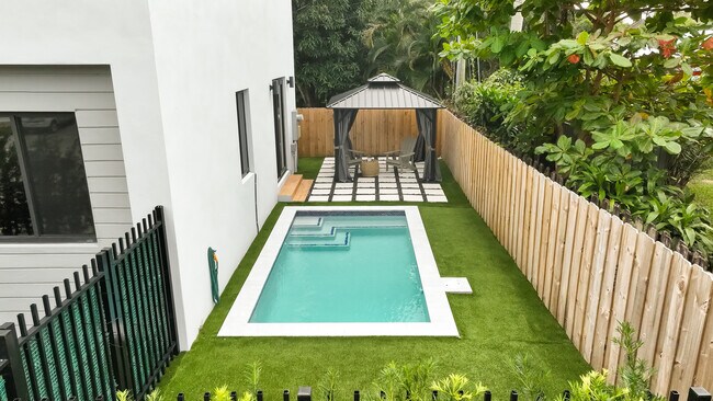 Foto del edificio - 704 SW 7th St
