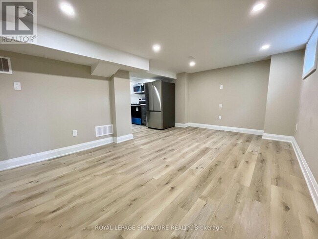 Photo du bâtiment - 282 E 18th St