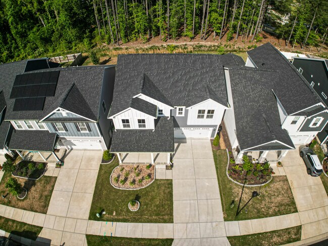Foto del edificio - 425 Shadow Falls Dr