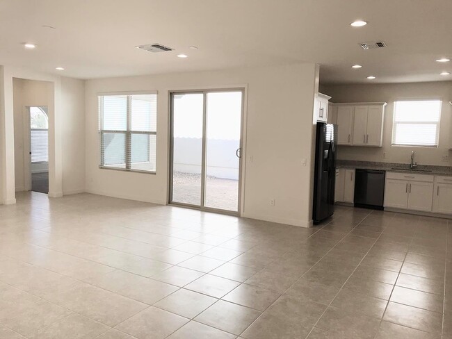 Foto del edificio - 3-bedroom + den in gated community of Las ...