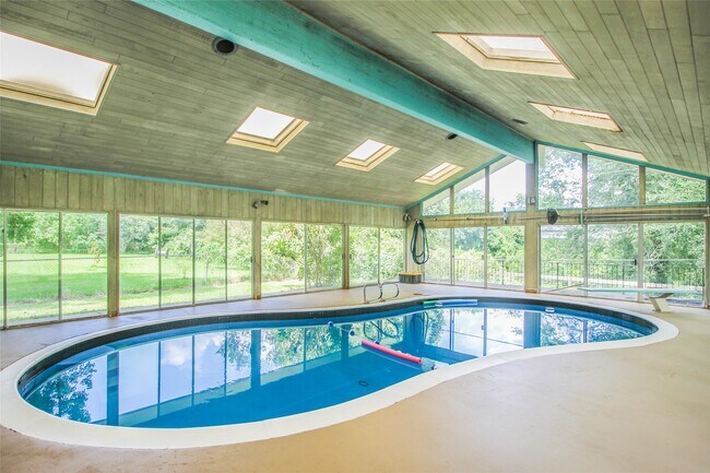 Foto del edificio - 536 Oak Dr