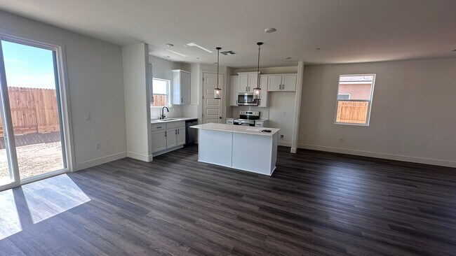 Foto del edificio - BRAND NEW 4 Bed / 3 Bath Smart Home – Solar + EV Ready!