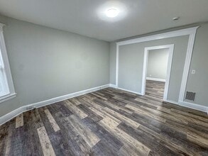 Building Photo - 318-320 Howard Ave