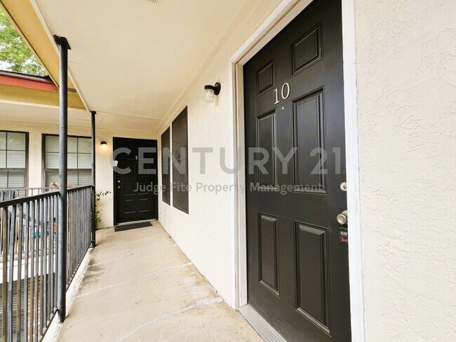 Foto del edificio - 1108 N Elm St