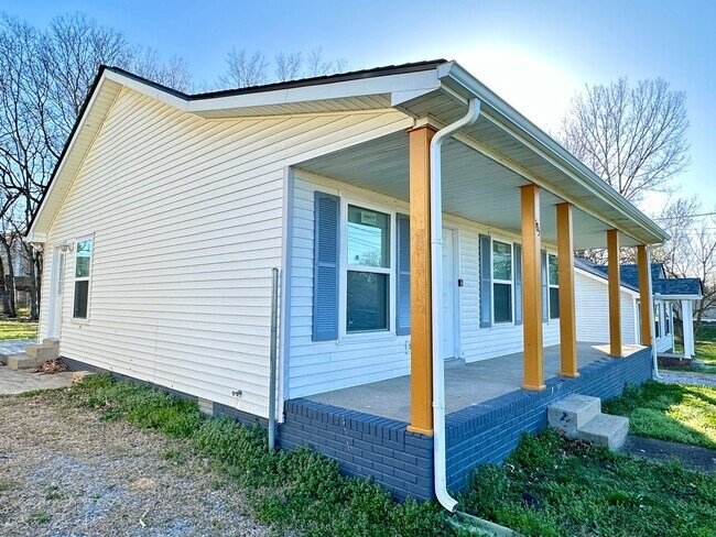 Building Photo - 125 E Street Clarksville, TN 37042