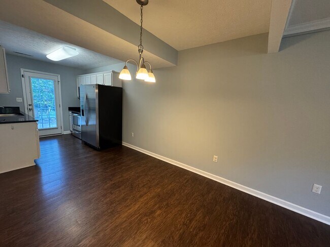 Foto del edificio - Beautiful 3Bedroom/3Bath Town-Home